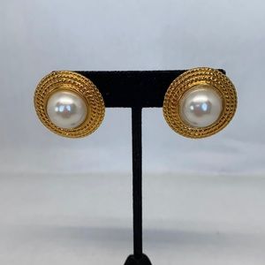 Vintage Anne Klein pearl pierced earrings